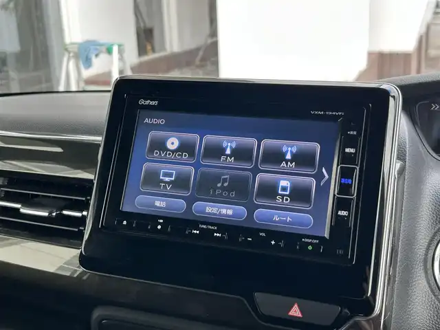 ホンダ Ｎ ＢＯＸ カスタム G EX ホンダセンシング 静岡県 2019(令1)年 1.9万km プラチナホワイトパール ホンダセンシング/・衝突軽減ブレーキ/・誤発進抑制機能/・アダクティブクルーズコントロール/・歩行者事故低減ステアリング/・先行車発進お知らせ機能/・車線維持支援システム/・オートハイビーム/・標識認識機能/・路外逸脱抑制機能/純正SDナビ/（FM/AM/CD/DVD/Bluetooth）/プッシュスタート/片側電動スライドドア/バックカメラ/オートライト/オートハイビーム/ビルトインETC/純正14AW/LEDヘッドライト/ウィンカーミラー/電動格納ミラー