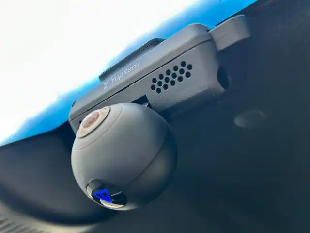 ホンダ Ｎ ＢＯＸ カスタム G EX ホンダセンシング 静岡県 2019(令1)年 1.9万km プラチナホワイトパール ホンダセンシング/・衝突軽減ブレーキ/・誤発進抑制機能/・アダクティブクルーズコントロール/・歩行者事故低減ステアリング/・先行車発進お知らせ機能/・車線維持支援システム/・オートハイビーム/・標識認識機能/・路外逸脱抑制機能/純正SDナビ/（FM/AM/CD/DVD/Bluetooth）/プッシュスタート/片側電動スライドドア/バックカメラ/オートライト/オートハイビーム/ビルトインETC/純正14AW/LEDヘッドライト/ウィンカーミラー/電動格納ミラー