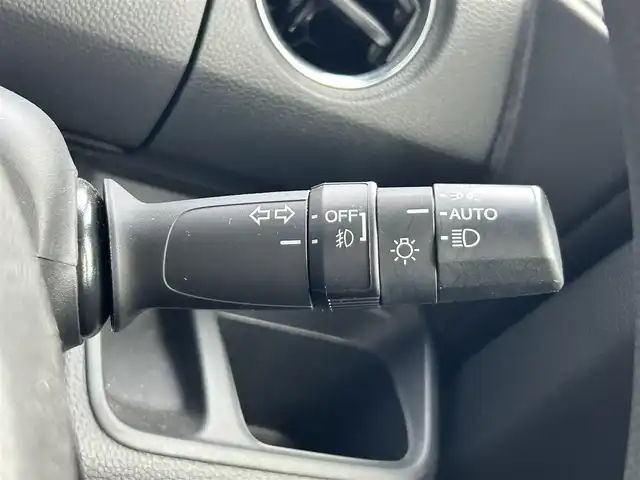 ホンダ Ｎ ＢＯＸ カスタム G EX ホンダセンシング 静岡県 2019(令1)年 1.9万km プラチナホワイトパール ホンダセンシング/・衝突軽減ブレーキ/・誤発進抑制機能/・アダクティブクルーズコントロール/・歩行者事故低減ステアリング/・先行車発進お知らせ機能/・車線維持支援システム/・オートハイビーム/・標識認識機能/・路外逸脱抑制機能/純正SDナビ/（FM/AM/CD/DVD/Bluetooth）/プッシュスタート/片側電動スライドドア/バックカメラ/オートライト/オートハイビーム/ビルトインETC/純正14AW/LEDヘッドライト/ウィンカーミラー/電動格納ミラー