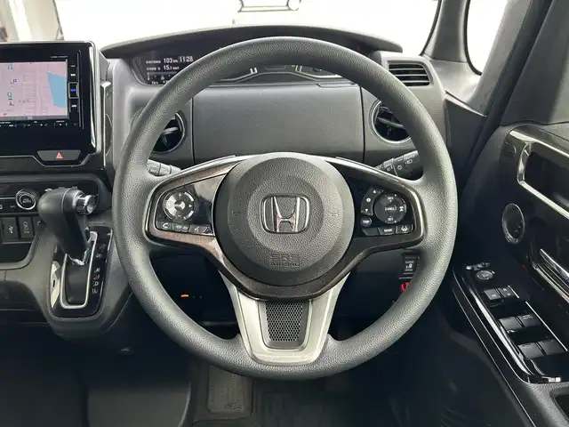 ホンダ Ｎ ＢＯＸ カスタム G EX ホンダセンシング 静岡県 2019(令1)年 1.9万km プラチナホワイトパール ホンダセンシング/・衝突軽減ブレーキ/・誤発進抑制機能/・アダクティブクルーズコントロール/・歩行者事故低減ステアリング/・先行車発進お知らせ機能/・車線維持支援システム/・オートハイビーム/・標識認識機能/・路外逸脱抑制機能/純正SDナビ/（FM/AM/CD/DVD/Bluetooth）/プッシュスタート/片側電動スライドドア/バックカメラ/オートライト/オートハイビーム/ビルトインETC/純正14AW/LEDヘッドライト/ウィンカーミラー/電動格納ミラー