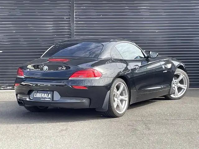 ＢＭＷ Ｚ４ sDrive20i 静岡県 2012(平24)年 1.8万km 黒 電動オープン/レッドレザー/Mスポーツパッケージ/・Mスポーツエアサスペンション/・スポーツレザーステアリングホイール/・アンソラジットルーフライニング/・Mライトアロイホイールスタースポークスタイリング/・スポーツシート/・アルミニウムカーボンインテリアトリム/・ドアシルプレート/・Mフットレスト/シートヒーター/純正ナビ/(FM/AM/AUX/CD/DVD)/ESC/HIDライト/純正18インチアルミホイール/純正フロアマット/オートライト/ETC/保証書/取扱説明書