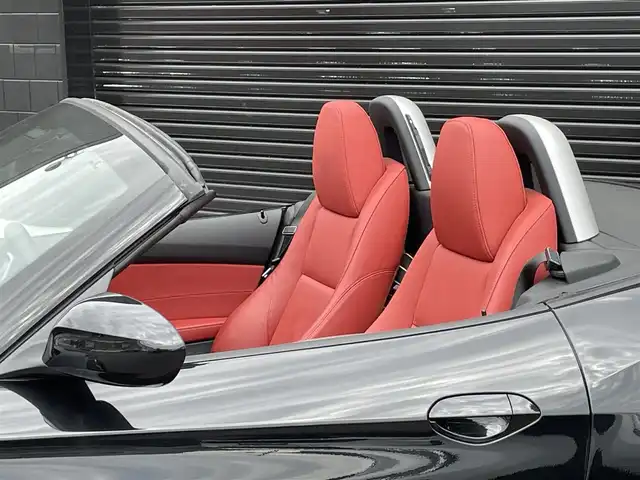 ＢＭＷ Ｚ４ sDrive20i 静岡県 2012(平24)年 1.8万km 黒 電動オープン/レッドレザー/Mスポーツパッケージ/・Mスポーツエアサスペンション/・スポーツレザーステアリングホイール/・アンソラジットルーフライニング/・Mライトアロイホイールスタースポークスタイリング/・スポーツシート/・アルミニウムカーボンインテリアトリム/・ドアシルプレート/・Mフットレスト/シートヒーター/純正ナビ/(FM/AM/AUX/CD/DVD)/ESC/HIDライト/純正18インチアルミホイール/純正フロアマット/オートライト/ETC/保証書/取扱説明書