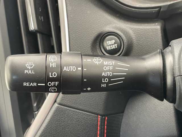 スバル フォレスター X－ブレイク 愛知県 2018(平30)年 5.6万km クリスタルホワイトP アイサイト/SDナビ/レーダークルーズコントロール/シートヒーター/バックカメラ/コーナーセンサー/純正アルミホイール/ルーフレール/４WD/LEDヘッドライト/パドルシフト/ステアリングヒーター/レーンキープアシスト/衝突軽減システム/フルセグ/CD DVD/Bluetooth/ステアリングスイッチ/スマートキー/プッシュスタート