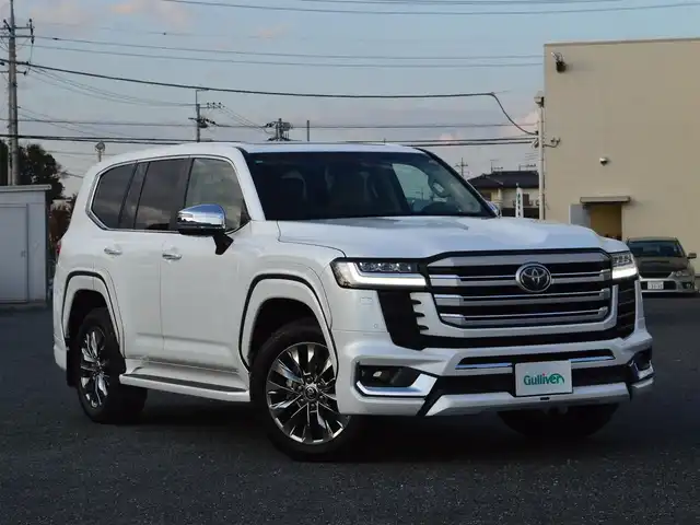 トヨタ ランドクルーザー ZX 栃木県 2024(令6)年 1.4万km プレシャスホワイトパール ワンオーナー/ディーラー点検記録簿/[R7]/Toyota Safety Sense/[プリクラッシュセーフティ/レーントレーシングアシスト/レーンディパーチャーアラート/オートマチックハイビーム/アダプティブハイビームシステム/ロードサインアシスト/先行車発進告知機能/プロアクティブドライビングシステム/ドライバー異常時対応システム]/レーダークルーズコントロール/ブラインドスポットモニター/ヘッドアップディスプレイ/パノラミックビューモニター/JBLプレミアムサウンドシステム/クリアランスソナー/ムーンルーフ/フルタイム4WD/マルチテレインセレクト/クロールコントロール/ダウンヒルアシストコントロール/リアクロストラフィックアラート/リアカメラディテクション/リアエンターテイメント/モデリスタエアロ/12.3インチマルチメディアディスプレイ[T-connect]/[フルセグ/AM/FM/CD/DVD/BT/Miracast]/オートライト/LEDヘッドライト/パワーシート[前席]/シートヒーター[前席]/パワーバックドア/クールBOX/指紋認証システム/エンジンイモビライザー/スペアキー×1/取扱説明書/保証書