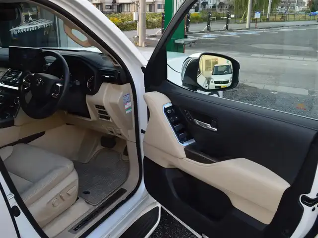 トヨタ ランドクルーザー ZX 栃木県 2024(令6)年 1.4万km プレシャスホワイトパール ワンオーナー/ディーラー点検記録簿/[R7]/Toyota Safety Sense/[プリクラッシュセーフティ/レーントレーシングアシスト/レーンディパーチャーアラート/オートマチックハイビーム/アダプティブハイビームシステム/ロードサインアシスト/先行車発進告知機能/プロアクティブドライビングシステム/ドライバー異常時対応システム]/レーダークルーズコントロール/ブラインドスポットモニター/ヘッドアップディスプレイ/パノラミックビューモニター/JBLプレミアムサウンドシステム/クリアランスソナー/ムーンルーフ/フルタイム4WD/マルチテレインセレクト/クロールコントロール/ダウンヒルアシストコントロール/リアクロストラフィックアラート/リアカメラディテクション/リアエンターテイメント/モデリスタエアロ/12.3インチマルチメディアディスプレイ[T-connect]/[フルセグ/AM/FM/CD/DVD/BT/Miracast]/オートライト/LEDヘッドライト/パワーシート[前席]/シートヒーター[前席]/パワーバックドア/クールBOX/指紋認証システム/エンジンイモビライザー/スペアキー×1/取扱説明書/保証書