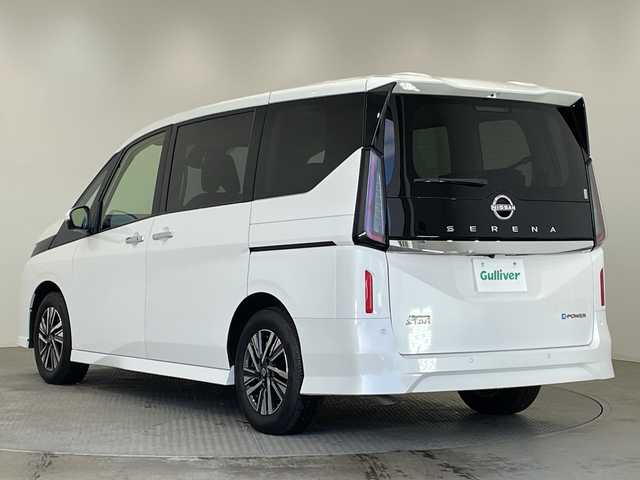 日産 セレナ e－パワー ハイウェイスター V 栃木県 2023(令5)年 0.8万km プリズムホワイト 純正ディスプレイオーディオ/（フルセグ/Bluetooth/USB）　/禁煙車　/プロパイロット　/オートマチックハイビーム　/ブラインドスポットモニター　/前後コーナーセンサー　/ビルトインＥＴＣ２．０　/両側パワースライドドア　/デジタルインナーミラー/後席モニター/アラウンドビューモニター/ビルトインETC2.0/LEDヘッドライト/ドラレコ/100V電源/フォグランプ/スマートキー/プッシュスタート/ステアリングスイッチ/革巻きステアリング/電動格納ミラー/純正アルミホイール/純正フロアマット