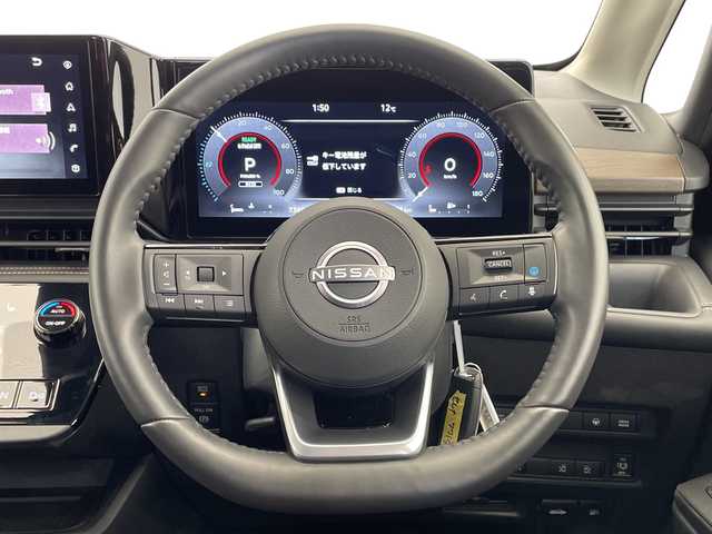 日産 セレナ e－パワー ハイウェイスター V 栃木県 2023(令5)年 0.8万km プリズムホワイト 純正ディスプレイオーディオ/（フルセグ/Bluetooth/USB）　/禁煙車　/プロパイロット　/オートマチックハイビーム　/ブラインドスポットモニター　/前後コーナーセンサー　/ビルトインＥＴＣ２．０　/両側パワースライドドア　/デジタルインナーミラー/後席モニター/アラウンドビューモニター/ビルトインETC2.0/LEDヘッドライト/ドラレコ/100V電源/フォグランプ/スマートキー/プッシュスタート/ステアリングスイッチ/革巻きステアリング/電動格納ミラー/純正アルミホイール/純正フロアマット