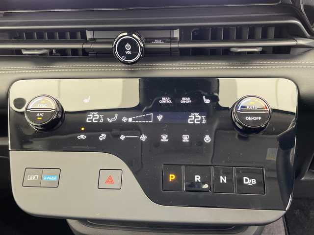 日産 セレナ e－パワー ハイウェイスター V 栃木県 2023(令5)年 0.8万km プリズムホワイト 純正ディスプレイオーディオ/（フルセグ/Bluetooth/USB）　/禁煙車　/プロパイロット　/オートマチックハイビーム　/ブラインドスポットモニター　/前後コーナーセンサー　/ビルトインＥＴＣ２．０　/両側パワースライドドア　/デジタルインナーミラー/後席モニター/アラウンドビューモニター/ビルトインETC2.0/LEDヘッドライト/ドラレコ/100V電源/フォグランプ/スマートキー/プッシュスタート/ステアリングスイッチ/革巻きステアリング/電動格納ミラー/純正アルミホイール/純正フロアマット