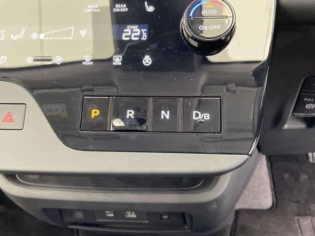 日産 セレナ e－パワー ハイウェイスター V 栃木県 2023(令5)年 0.8万km プリズムホワイト 純正ディスプレイオーディオ/（フルセグ/Bluetooth/USB）　/禁煙車　/プロパイロット　/オートマチックハイビーム　/ブラインドスポットモニター　/前後コーナーセンサー　/ビルトインＥＴＣ２．０　/両側パワースライドドア　/デジタルインナーミラー/後席モニター/アラウンドビューモニター/ビルトインETC2.0/LEDヘッドライト/ドラレコ/100V電源/フォグランプ/スマートキー/プッシュスタート/ステアリングスイッチ/革巻きステアリング/電動格納ミラー/純正アルミホイール/純正フロアマット