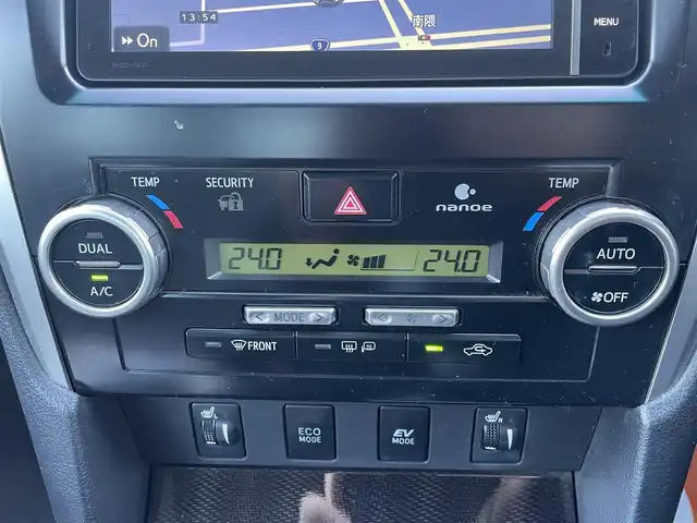 トヨタ カムリ ハイブリット レザーパッケージ 鳥取県 2013(平25)年 9.2万km アティチュードブラックマイカ (株)IDOMが運営する【じしゃロン鳥取店】の自社ローン対象車両になります。こちらは現金ご利用時の価格です。自社ローンご希望の方は別途その旨お申付け下さい。/純正ナビ（NHZD-W62G）/・フルセグTV/・AM/FM/・CD/DVD/・Bluetooth接続/スマートキー/プッシュスタート/クルーズコントロール/前席パワーシート/前席シートヒーター/バックカメラ/ETC