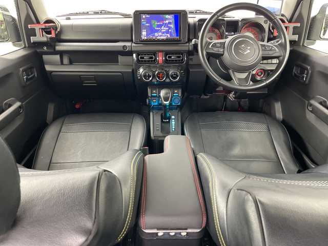 スズキ ジムニー シエラ JC 道央・札幌 2021(令3)年 4.2万km シフォンアイボリーメタリックブラック2トーンルーフ ・4WD/・純正8インチナビ&CD&DVD&BT&SD/・バック/フロントカメラ/・スズキセーフティサポート/・クルーズコントロール/・前席シートヒーター/・革調シートカバー/・社外360°ドライブレコーダー/・ステアリングスイッチ/・リフトアップ/・柿本改マフラー/・純正オプショングリル/・サイドアンダーガニッシュ/・純正フロアマット/・LEDヘッドライト/・オートライト/・モーターファームテールランプ/・モーターファーム16インチAW/・TOYOオープンカントリーM/T16インチタイヤ/・スマートキー/・スペアキー