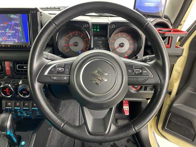 スズキ ジムニー シエラ JC 道央・札幌 2021(令3)年 4.2万km シフォンアイボリーメタリックブラック2トーンルーフ ・4WD/・純正8インチナビ&CD&DVD&BT&SD/・バック/フロントカメラ/・スズキセーフティサポート/・クルーズコントロール/・前席シートヒーター/・革調シートカバー/・社外360°ドライブレコーダー/・ステアリングスイッチ/・リフトアップ/・柿本改マフラー/・純正オプショングリル/・サイドアンダーガニッシュ/・純正フロアマット/・LEDヘッドライト/・オートライト/・モーターファームテールランプ/・モーターファーム16インチAW/・TOYOオープンカントリーM/T16インチタイヤ/・スマートキー/・スペアキー