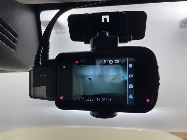 スズキ ジムニー シエラ JC 道央・札幌 2021(令3)年 4.2万km シフォンアイボリーメタリックブラック2トーンルーフ ・4WD/・純正8インチナビ&CD&DVD&BT&SD/・バック/フロントカメラ/・スズキセーフティサポート/・クルーズコントロール/・前席シートヒーター/・革調シートカバー/・社外360°ドライブレコーダー/・ステアリングスイッチ/・リフトアップ/・柿本改マフラー/・純正オプショングリル/・サイドアンダーガニッシュ/・純正フロアマット/・LEDヘッドライト/・オートライト/・モーターファームテールランプ/・モーターファーム16インチAW/・TOYOオープンカントリーM/T16インチタイヤ/・スマートキー/・スペアキー