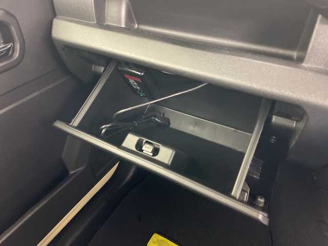 スズキ ジムニー シエラ JC 道央・札幌 2021(令3)年 4.2万km シフォンアイボリーメタリックブラック2トーンルーフ ・4WD/・純正8インチナビ&CD&DVD&BT&SD/・バック/フロントカメラ/・スズキセーフティサポート/・クルーズコントロール/・前席シートヒーター/・革調シートカバー/・社外360°ドライブレコーダー/・ステアリングスイッチ/・リフトアップ/・柿本改マフラー/・純正オプショングリル/・サイドアンダーガニッシュ/・純正フロアマット/・LEDヘッドライト/・オートライト/・モーターファームテールランプ/・モーターファーム16インチAW/・TOYOオープンカントリーM/T16インチタイヤ/・スマートキー/・スペアキー