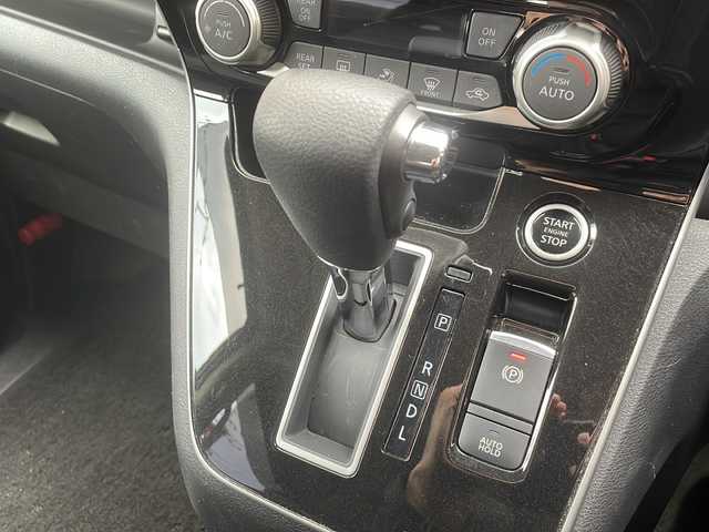 日産 セレナ ハイウェイスター V 広島県 2021(令3)年 2.1万km ダイヤモンドブラック 禁煙/セーフティパックA/エマージェンシーブレーキ/車線逸脱警報/ハイビームアシスト/道路標識認識/BSW/プロパイロット/両側パワースライドドア/純正ナビ【MJ320D-W】/・フルセグ/CD/DVD/SD/Bluetooth/アラウンドビューモニター/インテリジェントルームミラー/革巻きステアリング/ステアリングスイッチ/オートライト/スマートキー/プッシュスタート/電動パーキングブレーキ/オートホールド/LEDヘッドライト/フォグランプ/ETC/純正フロアマット/純正ドアバイザー/アイドリングストップ/オートデュアルエアコン、リヤヒーターダクト/純正１６インチアルミホイール/取説/保証書