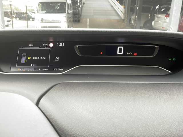 日産 セレナ ハイウェイスター V 広島県 2021(令3)年 2.1万km ダイヤモンドブラック 禁煙/セーフティパックA/エマージェンシーブレーキ/車線逸脱警報/ハイビームアシスト/道路標識認識/BSW/プロパイロット/両側パワースライドドア/純正ナビ【MJ320D-W】/・フルセグ/CD/DVD/SD/Bluetooth/アラウンドビューモニター/インテリジェントルームミラー/革巻きステアリング/ステアリングスイッチ/オートライト/スマートキー/プッシュスタート/電動パーキングブレーキ/オートホールド/LEDヘッドライト/フォグランプ/ETC/純正フロアマット/純正ドアバイザー/アイドリングストップ/オートデュアルエアコン、リヤヒーターダクト/純正１６インチアルミホイール/取説/保証書