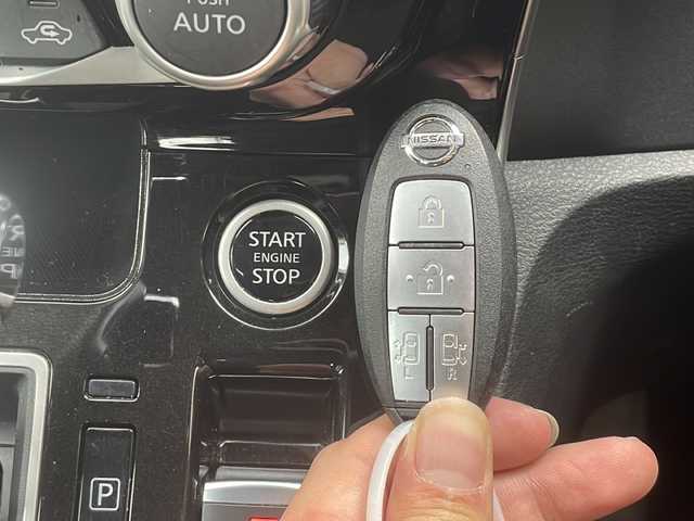 日産 セレナ ハイウェイスター V 広島県 2021(令3)年 2.1万km ダイヤモンドブラック 禁煙/セーフティパックA/エマージェンシーブレーキ/車線逸脱警報/ハイビームアシスト/道路標識認識/BSW/プロパイロット/両側パワースライドドア/純正ナビ【MJ320D-W】/・フルセグ/CD/DVD/SD/Bluetooth/アラウンドビューモニター/インテリジェントルームミラー/革巻きステアリング/ステアリングスイッチ/オートライト/スマートキー/プッシュスタート/電動パーキングブレーキ/オートホールド/LEDヘッドライト/フォグランプ/ETC/純正フロアマット/純正ドアバイザー/アイドリングストップ/オートデュアルエアコン、リヤヒーターダクト/純正１６インチアルミホイール/取説/保証書