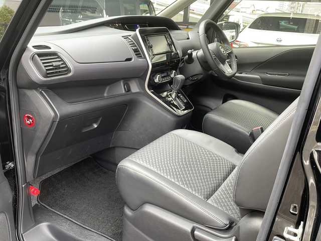 日産 セレナ ハイウェイスター V 広島県 2021(令3)年 2.1万km ダイヤモンドブラック 禁煙/セーフティパックA/エマージェンシーブレーキ/車線逸脱警報/ハイビームアシスト/道路標識認識/BSW/プロパイロット/両側パワースライドドア/純正ナビ【MJ320D-W】/・フルセグ/CD/DVD/SD/Bluetooth/アラウンドビューモニター/インテリジェントルームミラー/革巻きステアリング/ステアリングスイッチ/オートライト/スマートキー/プッシュスタート/電動パーキングブレーキ/オートホールド/LEDヘッドライト/フォグランプ/ETC/純正フロアマット/純正ドアバイザー/アイドリングストップ/オートデュアルエアコン、リヤヒーターダクト/純正１６インチアルミホイール/取説/保証書