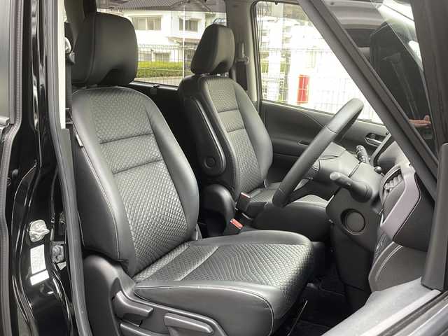 日産 セレナ ハイウェイスター V 広島県 2021(令3)年 2.1万km ダイヤモンドブラック 禁煙/セーフティパックA/エマージェンシーブレーキ/車線逸脱警報/ハイビームアシスト/道路標識認識/BSW/プロパイロット/両側パワースライドドア/純正ナビ【MJ320D-W】/・フルセグ/CD/DVD/SD/Bluetooth/アラウンドビューモニター/インテリジェントルームミラー/革巻きステアリング/ステアリングスイッチ/オートライト/スマートキー/プッシュスタート/電動パーキングブレーキ/オートホールド/LEDヘッドライト/フォグランプ/ETC/純正フロアマット/純正ドアバイザー/アイドリングストップ/オートデュアルエアコン、リヤヒーターダクト/純正１６インチアルミホイール/取説/保証書