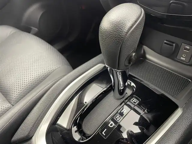 日産 エクストレイル 20Xtt エマージェンシーブレーキ 富山県 2017(平29)年 4.4万km ブリリアントホワイトパール ４WD/純正ナビ（CD　DVD　bluetooth）/フルセグTV/全周囲カメラ/前後コーナーセンサー/ビルトインETC/合皮革シート/前席シートヒーター/パワーバックドア（スマート）/エマージェンシーブレーキ/車線逸脱警報/後側方車両検知警報/クルーズコントロール/オートライト/LEDヘッドライト/フォグ/スマートキー/プッシュスタート/横滑防止装置/純正マット・バイザー