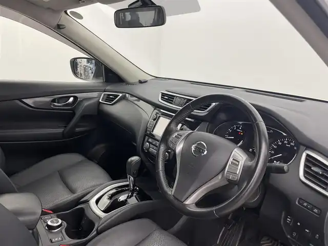 日産 エクストレイル 20Xtt エマージェンシーブレーキ 富山県 2017(平29)年 4.4万km ブリリアントホワイトパール ４WD/純正ナビ（CD　DVD　bluetooth）/フルセグTV/全周囲カメラ/前後コーナーセンサー/ビルトインETC/合皮革シート/前席シートヒーター/パワーバックドア（スマート）/エマージェンシーブレーキ/車線逸脱警報/後側方車両検知警報/クルーズコントロール/オートライト/LEDヘッドライト/フォグ/スマートキー/プッシュスタート/横滑防止装置/純正マット・バイザー