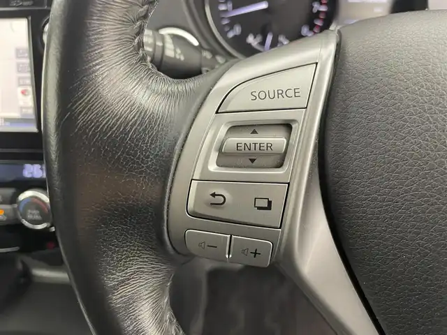 日産 エクストレイル 20Xtt エマージェンシーブレーキ 富山県 2017(平29)年 4.4万km ブリリアントホワイトパール ４WD/純正ナビ（CD　DVD　bluetooth）/フルセグTV/全周囲カメラ/前後コーナーセンサー/ビルトインETC/合皮革シート/前席シートヒーター/パワーバックドア（スマート）/エマージェンシーブレーキ/車線逸脱警報/後側方車両検知警報/クルーズコントロール/オートライト/LEDヘッドライト/フォグ/スマートキー/プッシュスタート/横滑防止装置/純正マット・バイザー