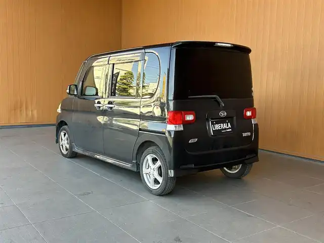 ダイハツ タント Gスペシャル 愛知県 2013(平25)年 15.4万km ブラックマイカメタリック 登録時走行距離153653キロ/純正７インチナビ/(BT接続/AMFMラジオ/CD/DVD)/片側パワースライドドア/ワンオーナー/アイドリングストップ/バックカメラ/スペアキー/純正フロアマット/純正ドアバイザー/14インチアルミホイール/フロントフォグランプ/ウインカーミラー/取扱説明書/保証書