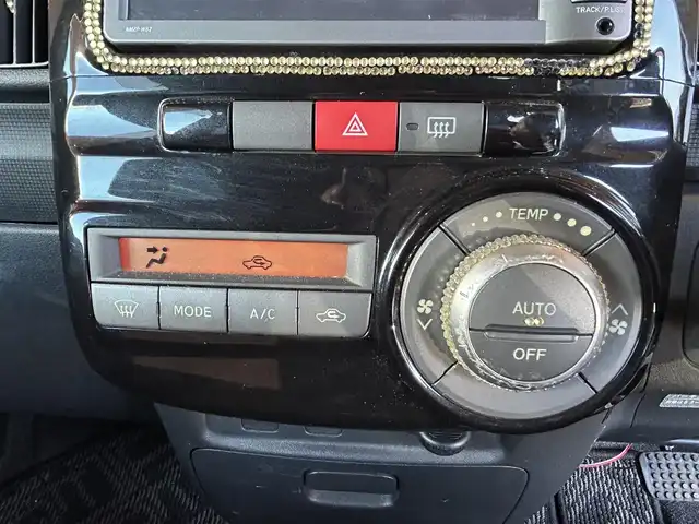 ダイハツ タント Gスペシャル 愛知県 2013(平25)年 15.4万km ブラックマイカメタリック 登録時走行距離153653キロ/純正７インチナビ/(BT接続/AMFMラジオ/CD/DVD)/片側パワースライドドア/ワンオーナー/アイドリングストップ/バックカメラ/スペアキー/純正フロアマット/純正ドアバイザー/14インチアルミホイール/フロントフォグランプ/ウインカーミラー/取扱説明書/保証書