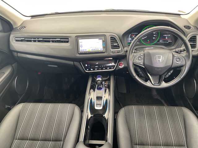 ホンダ ヴェゼル ハイブリッド 栃木県 2016(平28)年 4万km ホワイトオーキッドパール 社外グリル/純正ナビ(VXM-174VFXi)/(フルセグTV・Bluetooth・CD・DVD・USB)/バックカメラ/クルーズコントロール/ドライブレコーダー/ハーフレザーシート/前席シートヒーター/パドルシフト/電動パーキングブレーキ/オートホールド/電動格納ミラー/ドアバイザー/LEDヘッドライト/オートライト/フロントフォグランプ/プッシュスタート/スマートキー