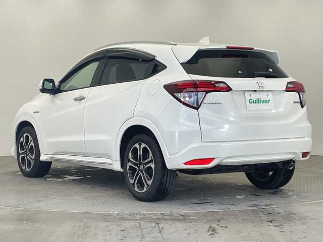 ホンダ ヴェゼル ハイブリッド 栃木県 2016(平28)年 4万km ホワイトオーキッドパール 社外グリル/純正ナビ(VXM-174VFXi)/(フルセグTV・Bluetooth・CD・DVD・USB)/バックカメラ/クルーズコントロール/ドライブレコーダー/ハーフレザーシート/前席シートヒーター/パドルシフト/電動パーキングブレーキ/オートホールド/電動格納ミラー/ドアバイザー/LEDヘッドライト/オートライト/フロントフォグランプ/プッシュスタート/スマートキー