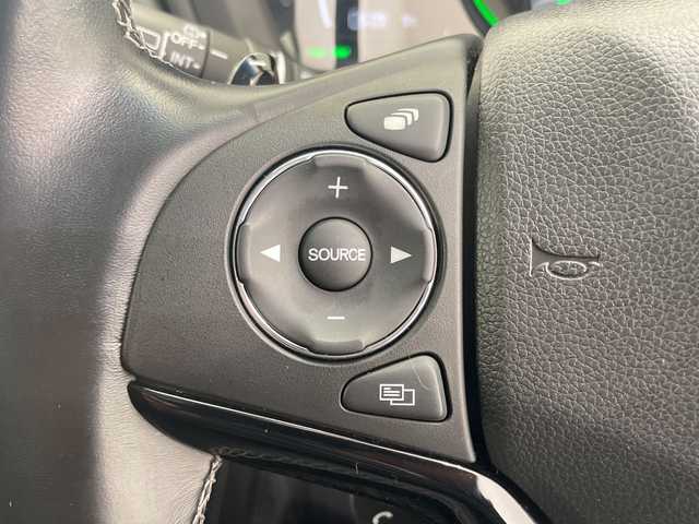 ホンダ ヴェゼル ハイブリッド 栃木県 2016(平28)年 4万km ホワイトオーキッドパール 社外グリル/純正ナビ(VXM-174VFXi)/(フルセグTV・Bluetooth・CD・DVD・USB)/バックカメラ/クルーズコントロール/ドライブレコーダー/ハーフレザーシート/前席シートヒーター/パドルシフト/電動パーキングブレーキ/オートホールド/電動格納ミラー/ドアバイザー/LEDヘッドライト/オートライト/フロントフォグランプ/プッシュスタート/スマートキー