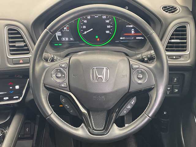 ホンダ ヴェゼル ハイブリッド 栃木県 2016(平28)年 4万km ホワイトオーキッドパール 社外グリル/純正ナビ(VXM-174VFXi)/(フルセグTV・Bluetooth・CD・DVD・USB)/バックカメラ/クルーズコントロール/ドライブレコーダー/ハーフレザーシート/前席シートヒーター/パドルシフト/電動パーキングブレーキ/オートホールド/電動格納ミラー/ドアバイザー/LEDヘッドライト/オートライト/フロントフォグランプ/プッシュスタート/スマートキー