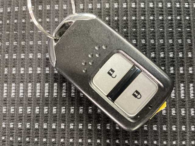 ホンダ ヴェゼル ハイブリッド 栃木県 2016(平28)年 4万km ホワイトオーキッドパール 社外グリル/純正ナビ(VXM-174VFXi)/(フルセグTV・Bluetooth・CD・DVD・USB)/バックカメラ/クルーズコントロール/ドライブレコーダー/ハーフレザーシート/前席シートヒーター/パドルシフト/電動パーキングブレーキ/オートホールド/電動格納ミラー/ドアバイザー/LEDヘッドライト/オートライト/フロントフォグランプ/プッシュスタート/スマートキー