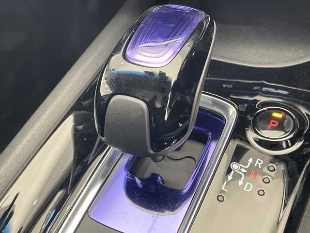 ホンダ ヴェゼル ハイブリッド 栃木県 2016(平28)年 4万km ホワイトオーキッドパール 社外グリル/純正ナビ(VXM-174VFXi)/(フルセグTV・Bluetooth・CD・DVD・USB)/バックカメラ/クルーズコントロール/ドライブレコーダー/ハーフレザーシート/前席シートヒーター/パドルシフト/電動パーキングブレーキ/オートホールド/電動格納ミラー/ドアバイザー/LEDヘッドライト/オートライト/フロントフォグランプ/プッシュスタート/スマートキー