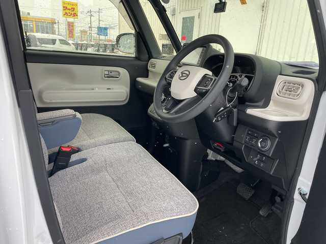 ダイハツ ムーヴ キャンバス ストライプス G 道北・旭川 2023(令5)年 1.9万km シャイニングホワイトパール/レイクブルーメタリック /４WD//禁煙車//社外ナビ/CD/DVD/SD/BT/USB/TV//バックカメラ//両側パワースライドドア//前席シートヒーター//前方ドライブレコーダー//ETC//アイドリングストップ//ホっとカップホルダー//オートエアコン//スマートアシスト/衝突回避支援/誤発進抑制機能/車線逸脱警報機能/ふらつき警報機能/先行車発進お知らせ機能/標識認識機能/アダプティブクルーズコントロール//ステアリングスイッチ//オートライト//LEDヘッドライト//LEDフォグランプ//電動格納ミラー//スマートキー//スペアキー//プッシュスタート