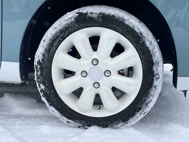 ダイハツ ムーヴ キャンバス ストライプス G 道北・旭川 2023(令5)年 1.9万km シャイニングホワイトパール/レイクブルーメタリック /４WD//禁煙車//社外ナビ/CD/DVD/SD/BT/USB/TV//バックカメラ//両側パワースライドドア//前席シートヒーター//前方ドライブレコーダー//ETC//アイドリングストップ//ホっとカップホルダー//オートエアコン//スマートアシスト/衝突回避支援/誤発進抑制機能/車線逸脱警報機能/ふらつき警報機能/先行車発進お知らせ機能/標識認識機能/アダプティブクルーズコントロール//ステアリングスイッチ//オートライト//LEDヘッドライト//LEDフォグランプ//電動格納ミラー//スマートキー//スペアキー//プッシュスタート