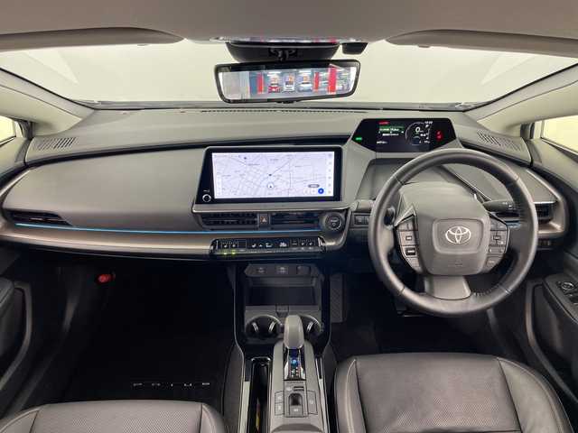 トヨタ プリウス Z 愛知県 2023(令5)年 4.5万km プラチナホワイトパールマイカ 禁煙車/ワンオーナー/純正12.3インチナビ/（AM/FM/Bluetooth/USB/フルセグTV）/全方位カメラ/AC100V電源/ワイヤレス充電/トヨタセーフティセンス/・プリクラッシュセーフティ/・レーントレーシングアシスト/・レーンディパーチャーアラート/・レーダークルーズコントロール/・オートマチックハイビーム/・ロードサインアシスト/・フロントクロストラフィックアラート/・レーンチェンジアシスト/・ブラインドスポットモニター/パーキングアシスト/デジタルインナーミラー/ETC2.0/ドライブレコーダー（ナビ内蔵）/シートヒーター/シートベンチレーション/ステアリングヒーター/パワーバックドア/純正19インチアルミホイール/スマートキー/プッシュスタート/LEDヘッドライト/オートライト/純正フロアマット/横滑り防止装置/オートホールド/電子パーキングブレーキ/電動格納ミラー