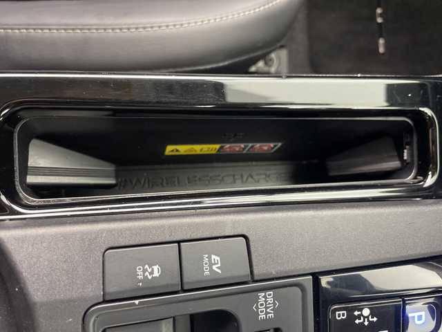 トヨタ プリウス Z 愛知県 2023(令5)年 4.5万km プラチナホワイトパールマイカ 禁煙車/ワンオーナー/純正12.3インチナビ/（AM/FM/Bluetooth/USB/フルセグTV）/全方位カメラ/AC100V電源/ワイヤレス充電/トヨタセーフティセンス/・プリクラッシュセーフティ/・レーントレーシングアシスト/・レーンディパーチャーアラート/・レーダークルーズコントロール/・オートマチックハイビーム/・ロードサインアシスト/・フロントクロストラフィックアラート/・レーンチェンジアシスト/・ブラインドスポットモニター/パーキングアシスト/デジタルインナーミラー/ETC2.0/ドライブレコーダー（ナビ内蔵）/シートヒーター/シートベンチレーション/ステアリングヒーター/パワーバックドア/純正19インチアルミホイール/スマートキー/プッシュスタート/LEDヘッドライト/オートライト/純正フロアマット/横滑り防止装置/オートホールド/電子パーキングブレーキ/電動格納ミラー