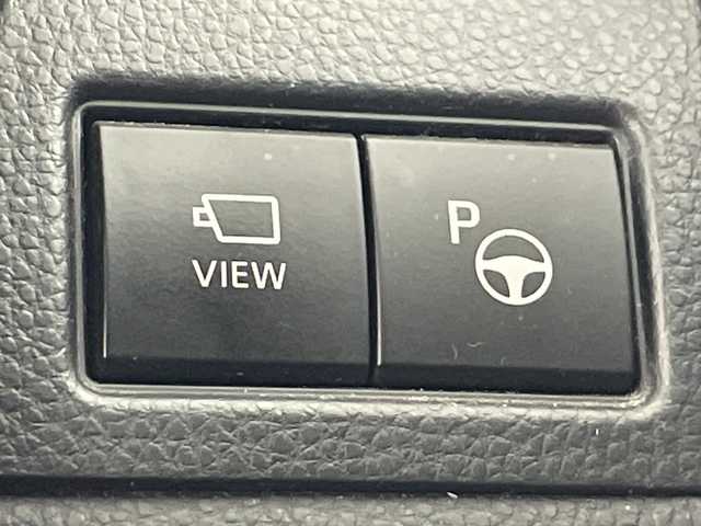 トヨタ プリウス Z 愛知県 2023(令5)年 4.5万km プラチナホワイトパールマイカ 禁煙車/ワンオーナー/純正12.3インチナビ/（AM/FM/Bluetooth/USB/フルセグTV）/全方位カメラ/AC100V電源/ワイヤレス充電/トヨタセーフティセンス/・プリクラッシュセーフティ/・レーントレーシングアシスト/・レーンディパーチャーアラート/・レーダークルーズコントロール/・オートマチックハイビーム/・ロードサインアシスト/・フロントクロストラフィックアラート/・レーンチェンジアシスト/・ブラインドスポットモニター/パーキングアシスト/デジタルインナーミラー/ETC2.0/ドライブレコーダー（ナビ内蔵）/シートヒーター/シートベンチレーション/ステアリングヒーター/パワーバックドア/純正19インチアルミホイール/スマートキー/プッシュスタート/LEDヘッドライト/オートライト/純正フロアマット/横滑り防止装置/オートホールド/電子パーキングブレーキ/電動格納ミラー