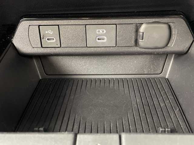 トヨタ プリウス Z 愛知県 2023(令5)年 4.5万km プラチナホワイトパールマイカ 禁煙車/ワンオーナー/純正12.3インチナビ/（AM/FM/Bluetooth/USB/フルセグTV）/全方位カメラ/AC100V電源/ワイヤレス充電/トヨタセーフティセンス/・プリクラッシュセーフティ/・レーントレーシングアシスト/・レーンディパーチャーアラート/・レーダークルーズコントロール/・オートマチックハイビーム/・ロードサインアシスト/・フロントクロストラフィックアラート/・レーンチェンジアシスト/・ブラインドスポットモニター/パーキングアシスト/デジタルインナーミラー/ETC2.0/ドライブレコーダー（ナビ内蔵）/シートヒーター/シートベンチレーション/ステアリングヒーター/パワーバックドア/純正19インチアルミホイール/スマートキー/プッシュスタート/LEDヘッドライト/オートライト/純正フロアマット/横滑り防止装置/オートホールド/電子パーキングブレーキ/電動格納ミラー