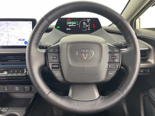 トヨタ プリウス Z 愛知県 2023(令5)年 4.5万km プラチナホワイトパールマイカ 禁煙車/ワンオーナー/純正12.3インチナビ/（AM/FM/Bluetooth/USB/フルセグTV）/全方位カメラ/AC100V電源/ワイヤレス充電/トヨタセーフティセンス/・プリクラッシュセーフティ/・レーントレーシングアシスト/・レーンディパーチャーアラート/・レーダークルーズコントロール/・オートマチックハイビーム/・ロードサインアシスト/・フロントクロストラフィックアラート/・レーンチェンジアシスト/・ブラインドスポットモニター/パーキングアシスト/デジタルインナーミラー/ETC2.0/ドライブレコーダー（ナビ内蔵）/シートヒーター/シートベンチレーション/ステアリングヒーター/パワーバックドア/純正19インチアルミホイール/スマートキー/プッシュスタート/LEDヘッドライト/オートライト/純正フロアマット/横滑り防止装置/オートホールド/電子パーキングブレーキ/電動格納ミラー
