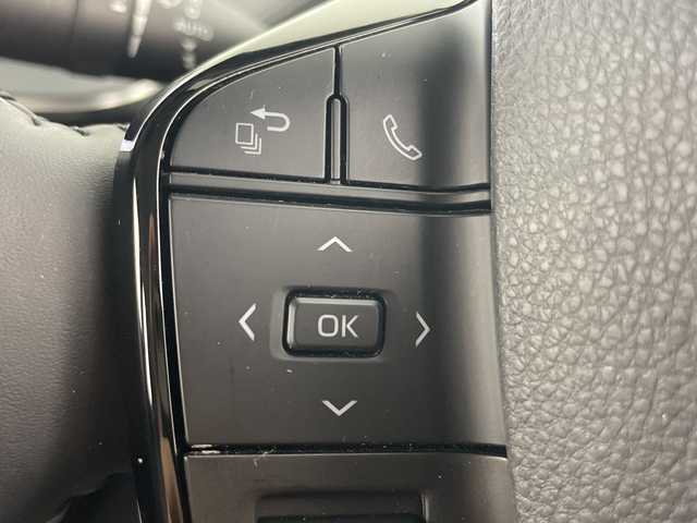 トヨタ プリウス Z 愛知県 2023(令5)年 4.5万km プラチナホワイトパールマイカ 禁煙車/ワンオーナー/純正12.3インチナビ/（AM/FM/Bluetooth/USB/フルセグTV）/全方位カメラ/AC100V電源/ワイヤレス充電/トヨタセーフティセンス/・プリクラッシュセーフティ/・レーントレーシングアシスト/・レーンディパーチャーアラート/・レーダークルーズコントロール/・オートマチックハイビーム/・ロードサインアシスト/・フロントクロストラフィックアラート/・レーンチェンジアシスト/・ブラインドスポットモニター/パーキングアシスト/デジタルインナーミラー/ETC2.0/ドライブレコーダー（ナビ内蔵）/シートヒーター/シートベンチレーション/ステアリングヒーター/パワーバックドア/純正19インチアルミホイール/スマートキー/プッシュスタート/LEDヘッドライト/オートライト/純正フロアマット/横滑り防止装置/オートホールド/電子パーキングブレーキ/電動格納ミラー