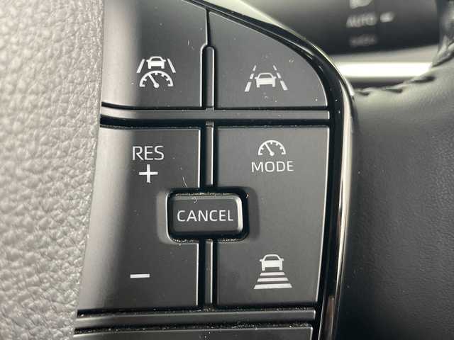 トヨタ プリウス Z 愛知県 2023(令5)年 4.5万km プラチナホワイトパールマイカ 禁煙車/ワンオーナー/純正12.3インチナビ/（AM/FM/Bluetooth/USB/フルセグTV）/全方位カメラ/AC100V電源/ワイヤレス充電/トヨタセーフティセンス/・プリクラッシュセーフティ/・レーントレーシングアシスト/・レーンディパーチャーアラート/・レーダークルーズコントロール/・オートマチックハイビーム/・ロードサインアシスト/・フロントクロストラフィックアラート/・レーンチェンジアシスト/・ブラインドスポットモニター/パーキングアシスト/デジタルインナーミラー/ETC2.0/ドライブレコーダー（ナビ内蔵）/シートヒーター/シートベンチレーション/ステアリングヒーター/パワーバックドア/純正19インチアルミホイール/スマートキー/プッシュスタート/LEDヘッドライト/オートライト/純正フロアマット/横滑り防止装置/オートホールド/電子パーキングブレーキ/電動格納ミラー