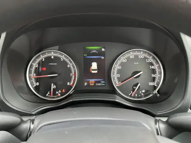 トヨタ ノア X 栃木県 2022(令4)年 2.3万km スティールブロンドM ワンオーナー/純正8型ディスプレイオーディオ/Bluetooth　CD　DVD　コネクティッドナビ対応/フルセグTV/バックカメラ/クリアランスソナー/・セーフティセンス/・プリクラッシュセーフティ/・レーンディパーチャーアラート/・オートマチックハイビーム/・ドライバー異常時対応システム/・プロアクティブドライビングアシスト/・発進遅れ告知機能/・レーントレーシングアシスト/・ロードサインアシスト/・パーキングサポートブレーキ/リフレクター式LEDヘッドランプ/ステアリングスイッチ/2列目アームレスト付キャプテンシート/折畳式サイドテーブル/レーベン16インチアルミホイール/オートライト/禁煙車/電子パーキングブレーキ/オートブレーキホールド