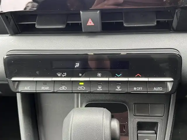 トヨタ ノア X 栃木県 2022(令4)年 2.3万km スティールブロンドM ワンオーナー/純正8型ディスプレイオーディオ/Bluetooth　CD　DVD　コネクティッドナビ対応/フルセグTV/バックカメラ/クリアランスソナー/・セーフティセンス/・プリクラッシュセーフティ/・レーンディパーチャーアラート/・オートマチックハイビーム/・ドライバー異常時対応システム/・プロアクティブドライビングアシスト/・発進遅れ告知機能/・レーントレーシングアシスト/・ロードサインアシスト/・パーキングサポートブレーキ/リフレクター式LEDヘッドランプ/ステアリングスイッチ/2列目アームレスト付キャプテンシート/折畳式サイドテーブル/レーベン16インチアルミホイール/オートライト/禁煙車/電子パーキングブレーキ/オートブレーキホールド