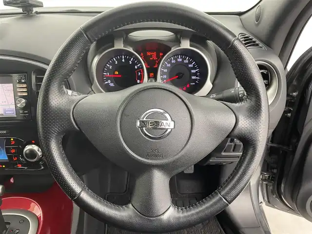 日産 ジューク 15RX タイプV 富山県 2012(平24)年 3.7万km ダークメタルグレー 純正ナビ（AM/FM/DVD/BT/フルセグ）/バックカメラ/ドライブレコーダー/純正フロアマット/オートハロゲンライト/フォグライト/ドアバイザー/革巻きステアリング/電動格納ミラー/プッシュスタート/スマートキー/スペアキー