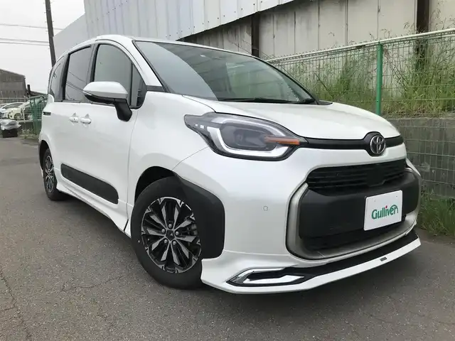 トヨタ シエンタ ハイブリッド 愛知県 2022(令4)年 7.4万km ホワイトパールクリスタルシャイン 純正10.5型ナビ/　(AppleCarPlay、AndroidAuto対応)/フルセグTV/ハンズフリーパワースライドドア(両側)/パノラミックビューモニター/ビルトインETC2.0/レーダークルーズコントロール/クリアランスソナー/セーフティセンス/・プリクラッシュセーフティ/・レーントレーシングアシスト/・レーンディパーチャーアラート/・アダプティブハイビームシステム/・ロードサインアシスト/・ドライバー異常時対応システム/・プロアクティブドライビングアシスト/・発進遅れ告知機能/パーキングサポートブレーキ/ブラインドスポットモニター/Bi-BeamLEDヘッドランプ/本革巻きステアリング/ステアリングヒーター/消臭撥水撥油機能付ファブリックシート/前席シートヒーター/モデリスタ15インチアルミホイール/モデリスタエアロ(F/S/R)/スマートエントリー/スタートシステム/禁煙車