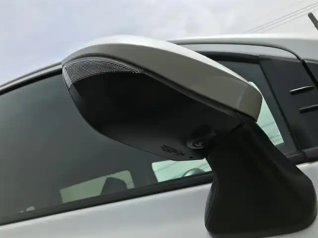 トヨタ シエンタ ハイブリッド 愛知県 2022(令4)年 7.4万km ホワイトパールクリスタルシャイン 純正10.5型ナビ/　(AppleCarPlay、AndroidAuto対応)/フルセグTV/ハンズフリーパワースライドドア(両側)/パノラミックビューモニター/ビルトインETC2.0/レーダークルーズコントロール/クリアランスソナー/セーフティセンス/・プリクラッシュセーフティ/・レーントレーシングアシスト/・レーンディパーチャーアラート/・アダプティブハイビームシステム/・ロードサインアシスト/・ドライバー異常時対応システム/・プロアクティブドライビングアシスト/・発進遅れ告知機能/パーキングサポートブレーキ/ブラインドスポットモニター/Bi-BeamLEDヘッドランプ/本革巻きステアリング/ステアリングヒーター/消臭撥水撥油機能付ファブリックシート/前席シートヒーター/モデリスタ15インチアルミホイール/モデリスタエアロ(F/S/R)/スマートエントリー/スタートシステム/禁煙車