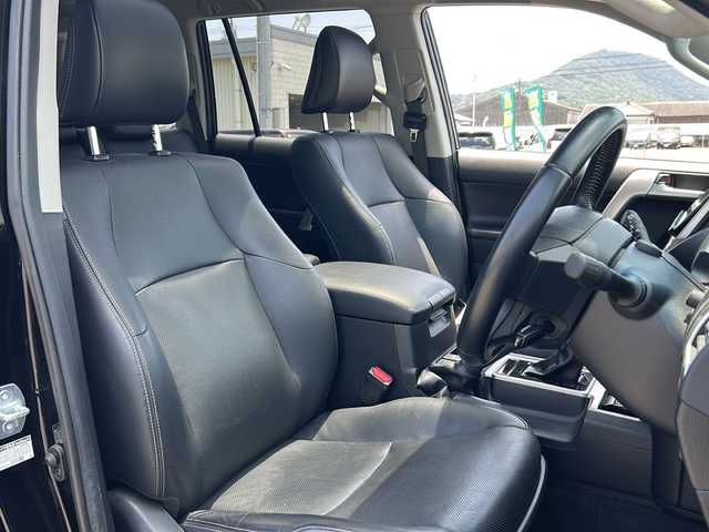 トヨタ ランドクルーザー プラド TX Lパッケージ 山口県 2019(令1)年 4.4万km ブラック 禁煙車/スマートキー/プッシュスタート/ETC/サンルーフ/純正HDDナビ/(DTV/BT/DVD/ラジオ)/バックカメラ/クリアランスソナー/レーダークルーズコントロール/純正フロアマット/社外アルミホイール(MKW)/前席パワーシート/シートヒーター＆エアシート/オートライト/オートハイビーム/ヘッドライトウォッシャー/カーテンエアバック/ダウンヒルアシストコントロール/保証書/取扱説明書/記録簿