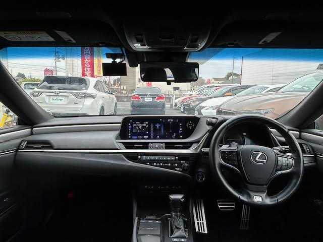 レクサス ＥＳ 300h Fスポーツ 埼玉県 2019(平31)年 5万km ホワイトノーヴァガラスフレーク 純正12.3型ナビ/バックカメラ/フルセグ/サンルーフ/衝突被害軽減ブレーキ/車線逸脱抑制装置/レーダークルーズコントロール/オートマチックハイビーム/クリアランスソナー/BSM/ETC2.0/デジタルインナーミラー/HUD/ドラレコ/シートヒーター/ベンチレーション/ステアリングヒーター/純正19インチAW/LEDヘッドライト/スマートキー